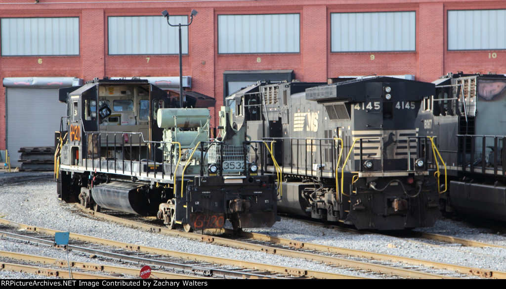 NS 3532 being rebuilt to 6420 SD40-3